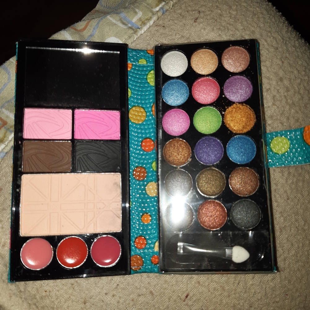 Makeup  all in one